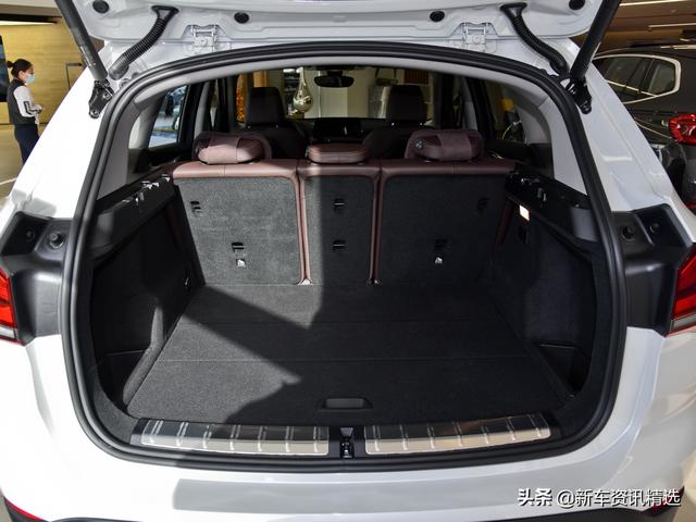 油耗1.3L的豪华SUV，价格低配置高后期便宜，带你看宝马X1新能源