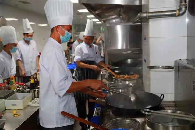 食堂廚師小伙子娶俄羅斯漂亮外教老師為妻 女方買車買房不要彩禮 Kks資訊網