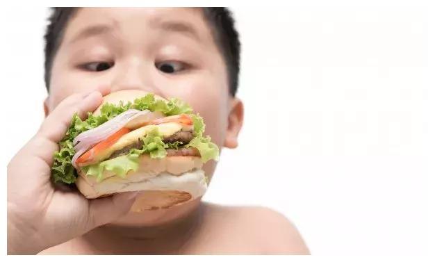 「滑板车识字」5个孩子1个肥胖！家长如何对孩子做好体重管理？