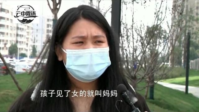 闺蜜老公把2岁孩子丢我家，未婚女孩崩溃学当妈，对孩子很是心疼