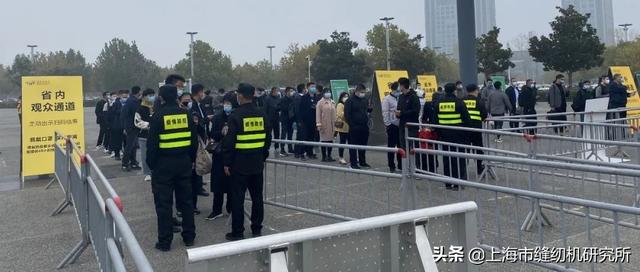 服装行业的纺织机械展
