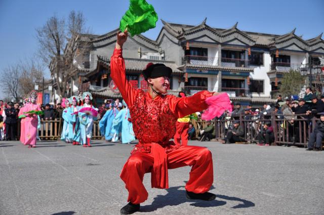 东北秧歌绕花组合视频乐亭地秧歌的传统表演方式