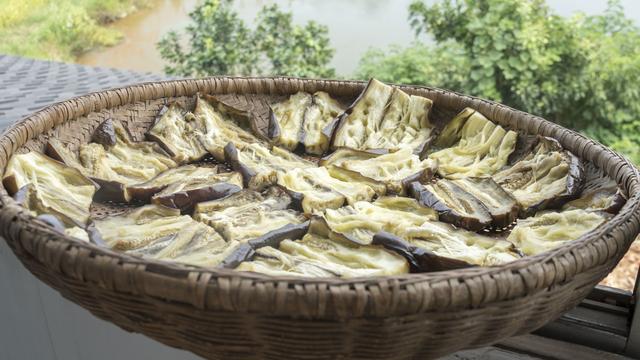 春天，女人想少用化妆品，多吃6种“紫色食物”，常吃脸色更红润