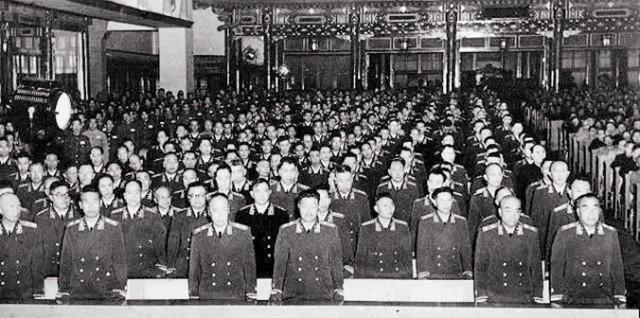 开国元帅与大将 上将 中将 少将分别享受怎样的待遇 新闻时间