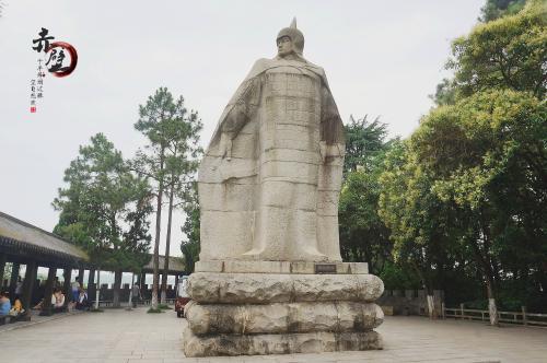 曹操恐怖的赤壁谋略，不惜壮士断腕，主动向周瑜献祭了八万荆州兵