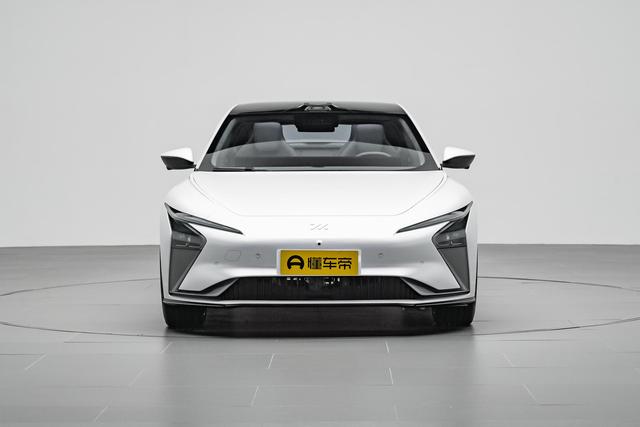 智己L7：高端中大型电动轿车，颜值和科技感都不错，约吗