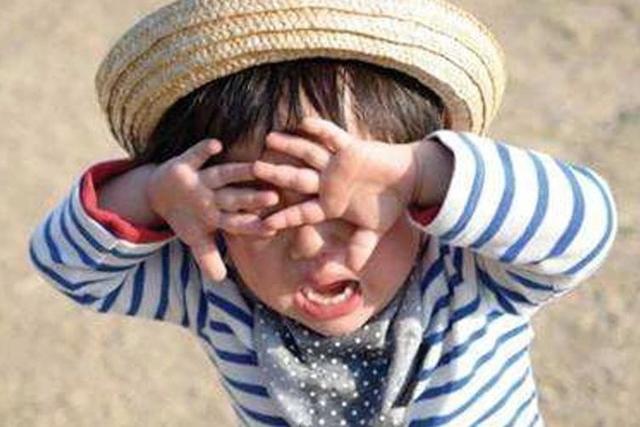 孩子为啥那么粘人？妈妈洗澡、上厕所都跟着，了解心理需求很重要