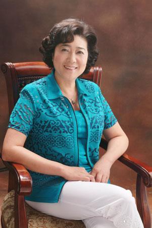 重庆女鞋工，因创业断过7次腿，却打造出2张城市名片，为啥这么牛