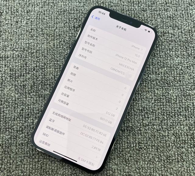 六千预算，你是选择丐版iPhone 13还是选择顶配版iPhone 12 Pro Max？
