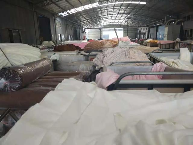 印染厂爆仓，坯布堆到马路上！但订单真的好转了？或是假象