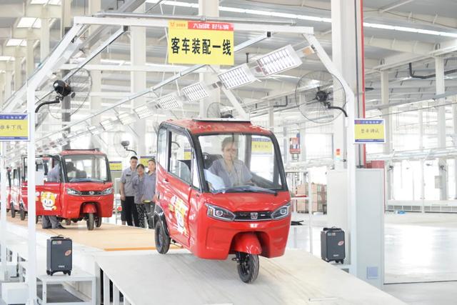 能上牌，遮风挡雨，接娃电动小三轮，宗申、盛昊等八大品牌出手了