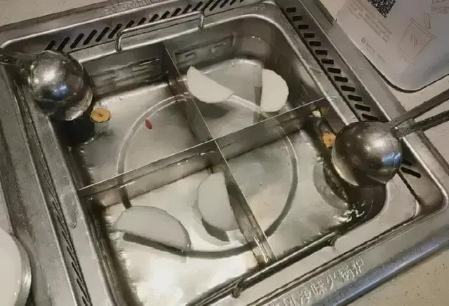 妈妈给孩子买蛋糕边角料吃遭嘲讽：养不起为什么要生？