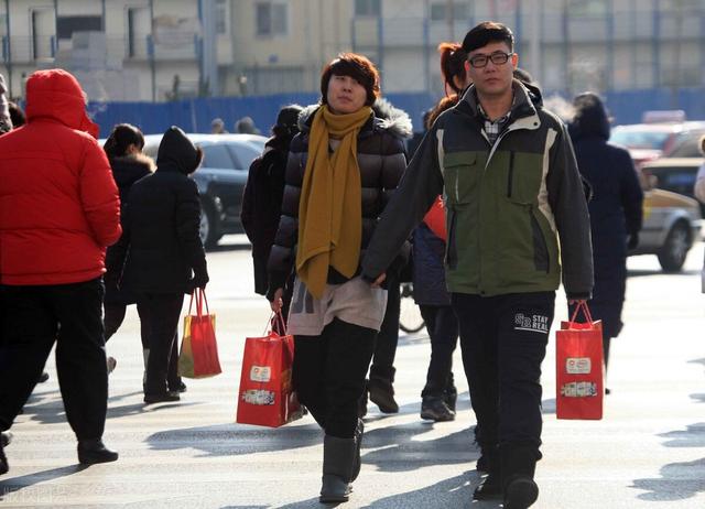 “无根一代”崛起，年轻人不愿“走亲戚”的12个理由，父母很难过