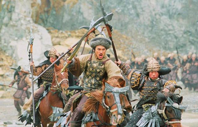 身长九尺,丰上锐下,目光射人,关弓三百斤.