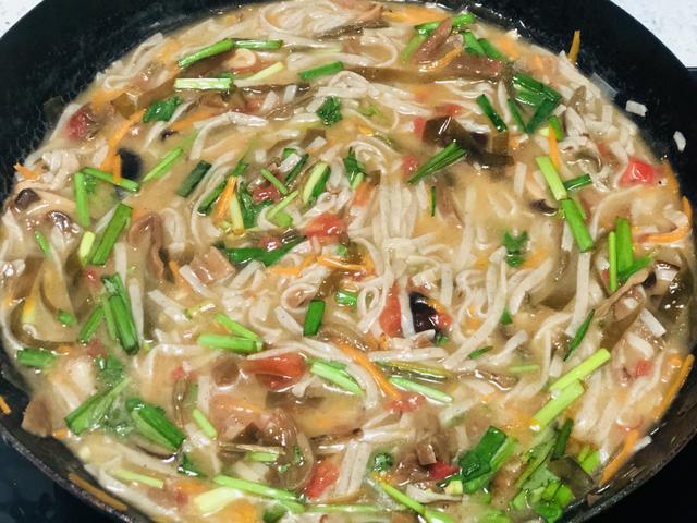 豫北農村常吃的一碗面，用料簡單實在，湯濃味美，比燴面好吃多瞭