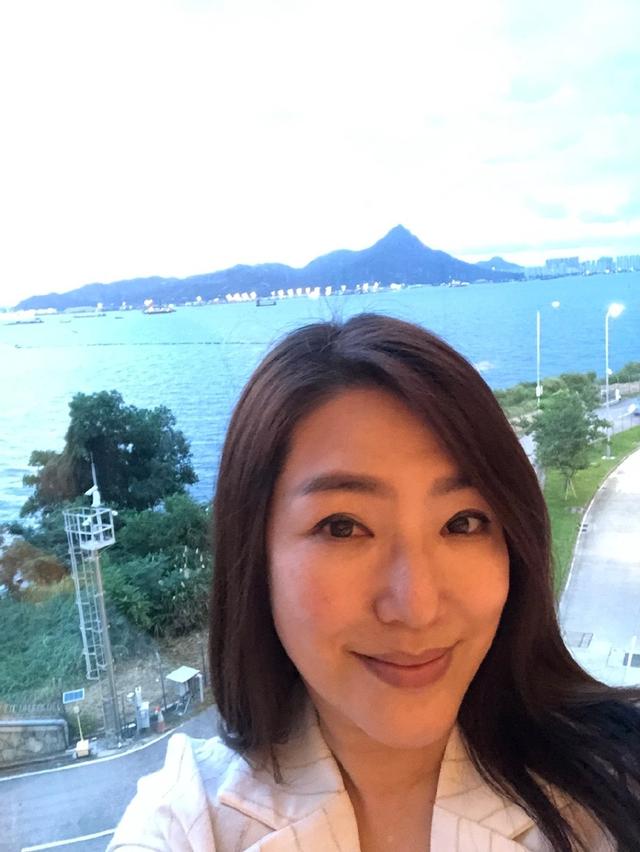关宝慧与黄日华罕见同框 53岁脸蛋身材都保养得宜 至今仍然单身 太阳信息网