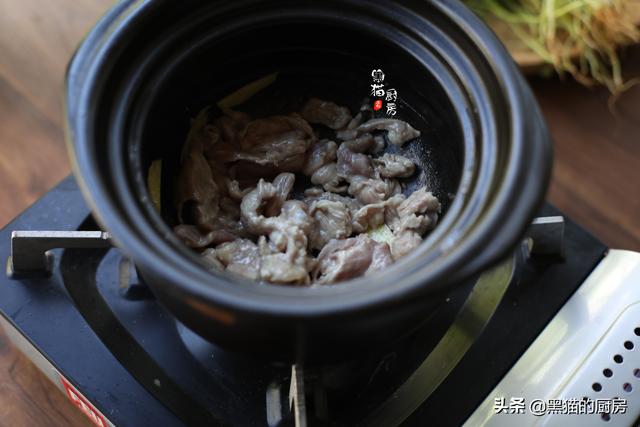 女人要好好爱自己，2块钱益母草煮汤，每个月煮4次，暖腹不受寒凉