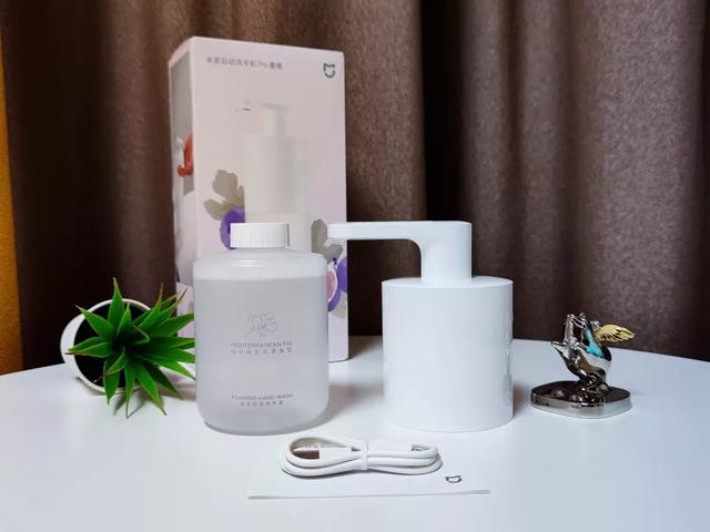 米家自动洗手机pro，伸手自动出泡沫，还新增了科学洗手提醒