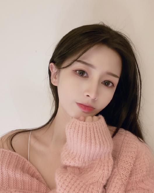 虎牙美女主播月流水1600万全网第一,快手小麦儿成新晋吸金王