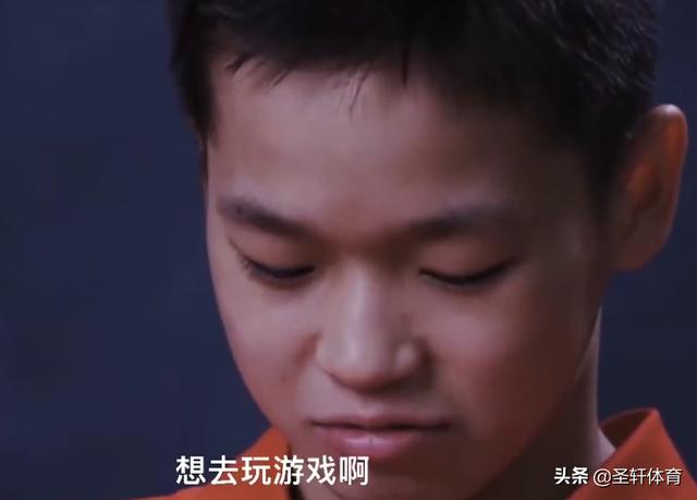 3枚金牌！10米台历史第1！全红婵终于达成心愿，现身电玩城夹娃娃