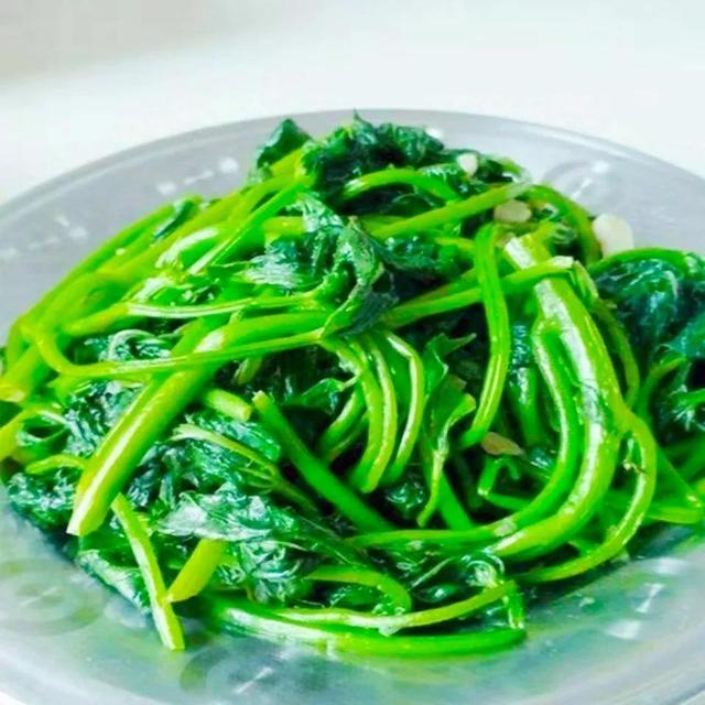 入冬后记得给孩子吃7种绿叶菜，维生素K含量高，价格也不贵