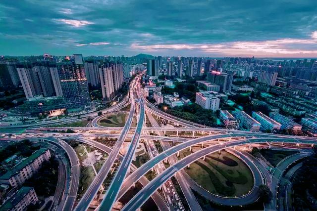 前三季度GDP十强省公布，广东江苏神仙打架，安徽首次超越上海