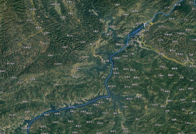 万峰湖从卫星地图边界可见,整个万峰湖水域面积大部分属贵州.