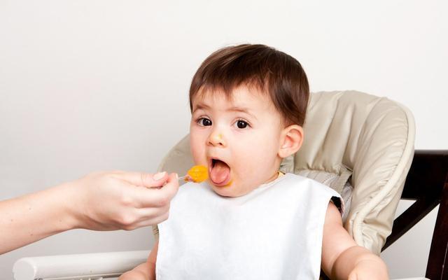 4岁男孩被鱼刺卡喉，爸爸“三拒绝两果断”救了孩子，医生都点赞