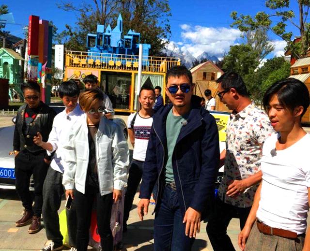 50岁李亚鹏转型男版李子柒种萝卜？揭秘雪山艺术小镇房子卖多少钱