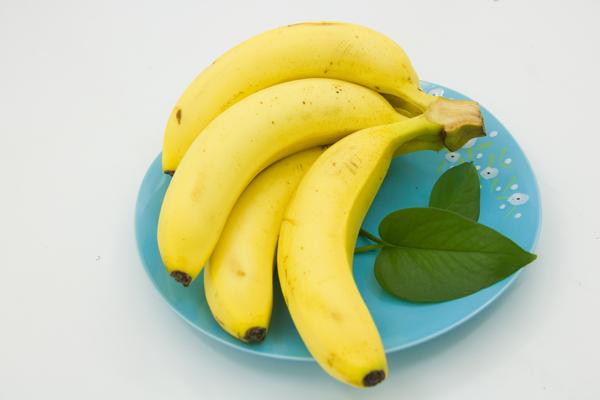 空腹不能吃的食物到底有哪些？已给你列好，牛奶、香蕉不背锅