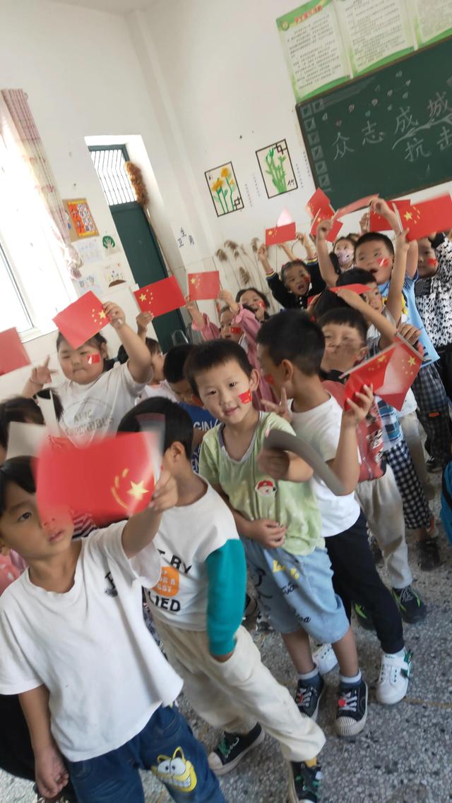 欢度国庆––魏庙镇房村幼儿园