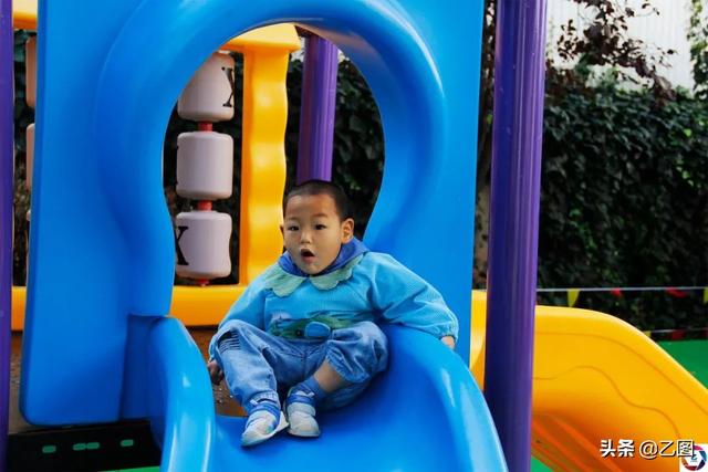 妻子身怀9斤巨婴，丈夫坚持让其顺产，孩子出生后追悔莫及