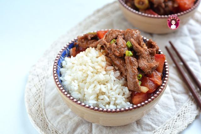 番茄牛肉飯早餐真豪橫，10分鐘輕松搞定，元氣滿滿連午餐都有瞭