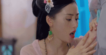 手背皮肤就长鸡皮一样