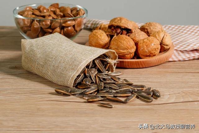 坚果虽好，要注意限量