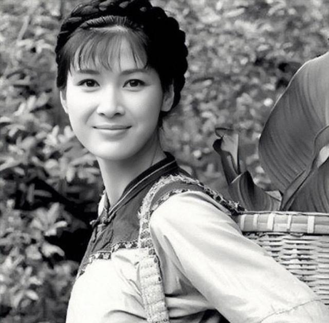 1953年，贵州美女匪首被捕，上报中央询问意见，毛主席：放了她吧