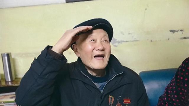 张富清简介:张富清：95岁获得共和国勋章，比肩袁隆平钟南山，他有何荣誉？
