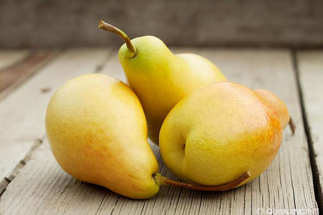 家里有梨别再直接吃了，教你4种简单的做法，孩子天天吃也不腻