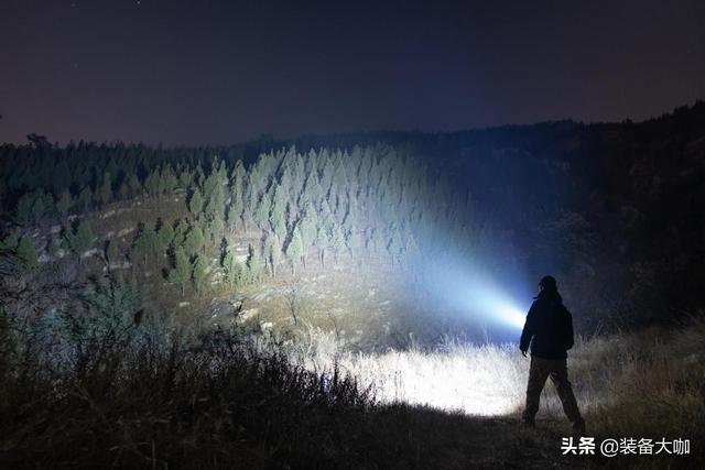 这款三眼小钢炮竟有18000流明——Lumintop雷明兔GT3手电