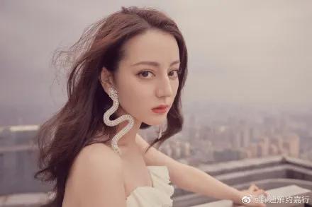 迪丽热巴求婚事件(求婚迪丽热巴视频)