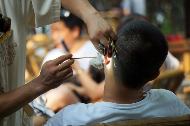 狂飙的采耳，年增速118%，有人“浑身酥麻”后却花了2000元治病