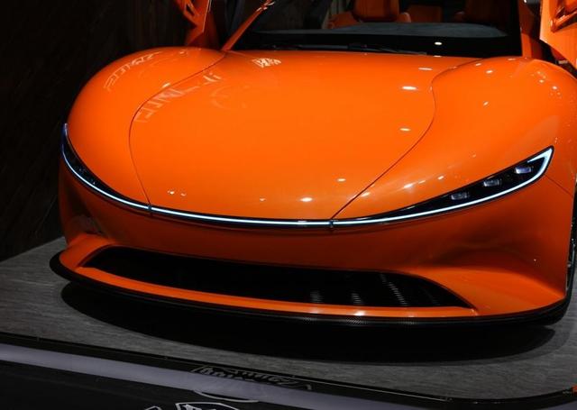 松散机车整了一台“保时捷”，续航可达800km，3.8S即可破百