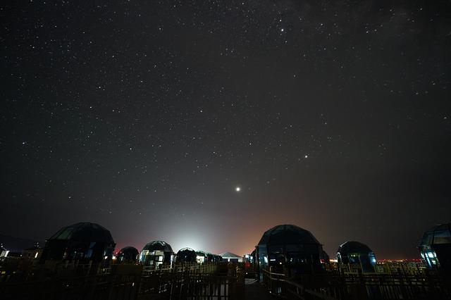 青海這傢酒店厲害瞭：躺在茶卡鹽湖上，看星空與銀河