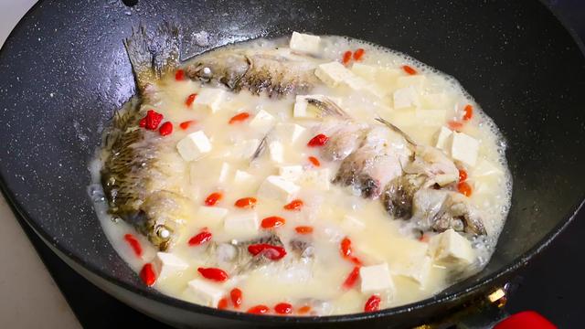 霜降过后，不懂吃就亏了，多给家人喝这5道汤，滋补强身不怕冷