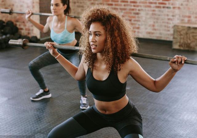 吃饱让大脑分泌神经传导物质，促进全身细胞循环，帮助细胞抗氧化