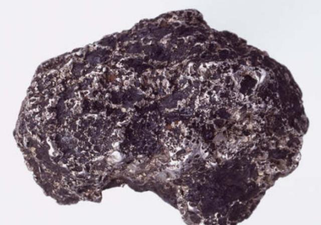 从“垃圾元素”到“爱情金属”，“铂”是怎么咸鱼翻身的？