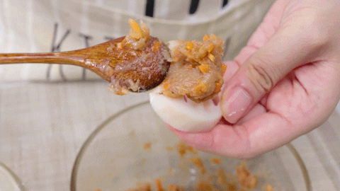 虾肉的q弹和莲藕的清脆感，做过那么多虾饼都无法媲美