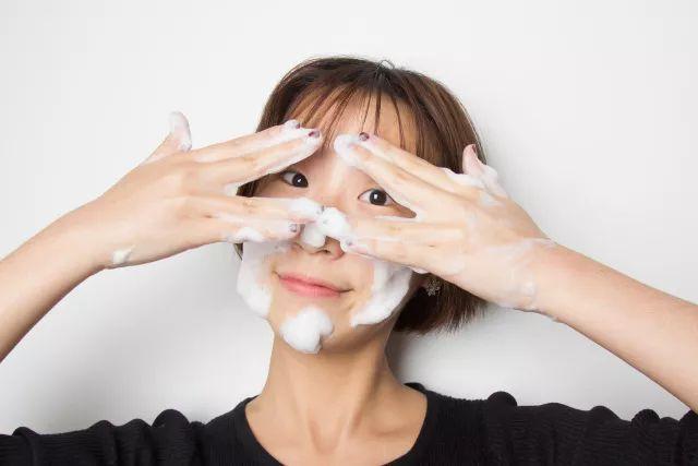 手工皂洗鸡皮肤