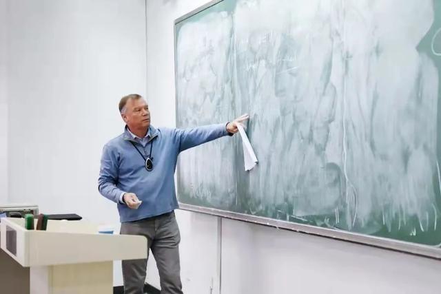 越来越多外国科学家来华发展的背后