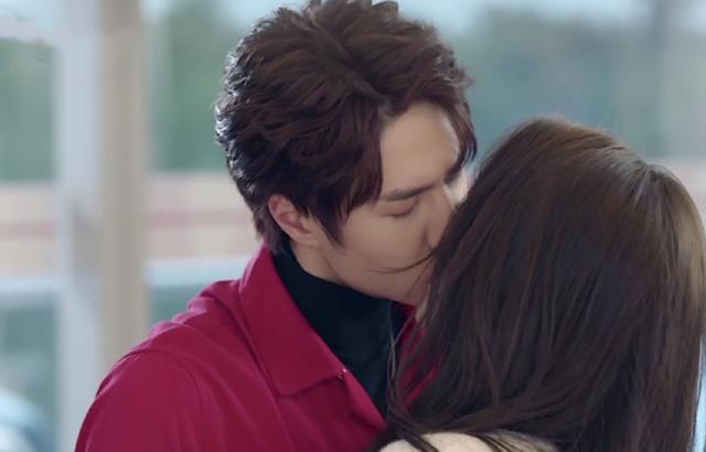 冰雨火王一博吻戏(冰雨火王一博和郭晓婷有吻戏吗)